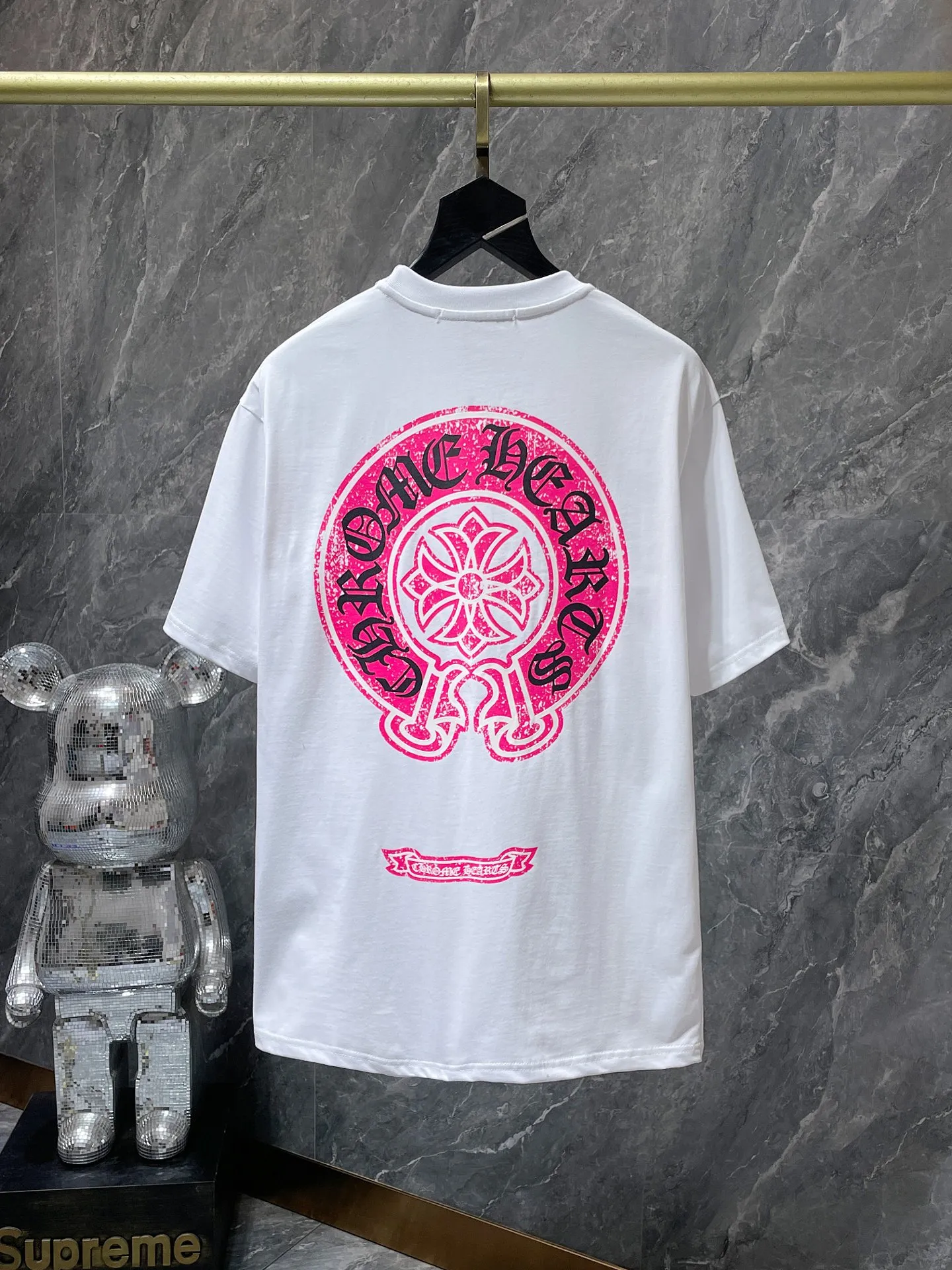P144 New Chrome Hearts 25ss luminous version for summer! High-weight, environmentally friendly and high-quality top-quality fabric 260g~270g Crow distressed cross luminous short-sleeves. Counter synchronization. Re-engraved version 1:1. Recommended color: black, white. Size: S, M, L, XL.